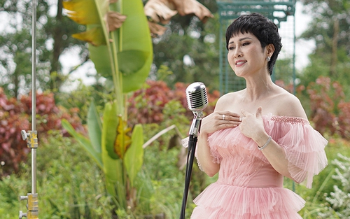 Giọng hát Sao Mai Thúy Nguyễn hát tình ca trong album đầu tay