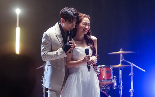 Isaac và Hòa Minzy 'tình bể tình' trong MV 'Khung trời ngày xưa'