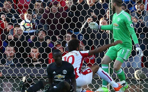 Michael Owen: 'Man United không có hậu vệ đẳng cấp thế giới'