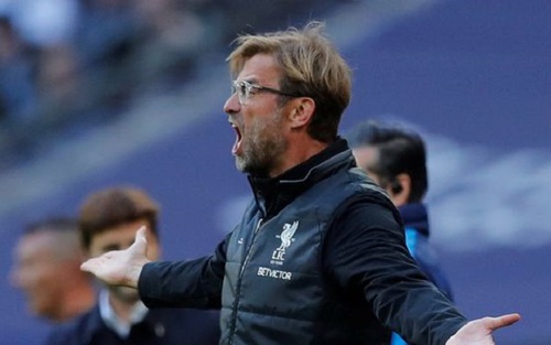 Klopp bị CĐV Liverpool 'ném đá' vì đổ lỗi cho Lovren