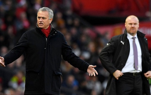 Suýt thua Burnley, Mourinho đổ lỗi 'M.U không có nhiều tiền mua cầu thủ như Man City'