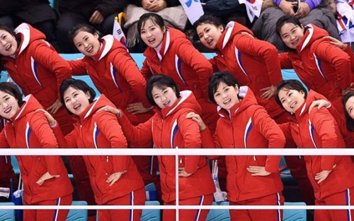 Dàn hoạt náo viên của Triều Tiên gây sốt ở Olympic mùa Đông 2018