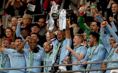 Nhìn Man City bị CĐV nhà lạnh nhạt, không ai nghĩ họ vừa có cúp đầu tiên dưới thời Guardiola