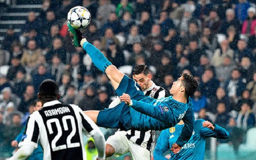 Rio Ferdinand: 'Bàn của Rooney không đủ tuổi để so sánh với siêu phẩm của Ronaldo'