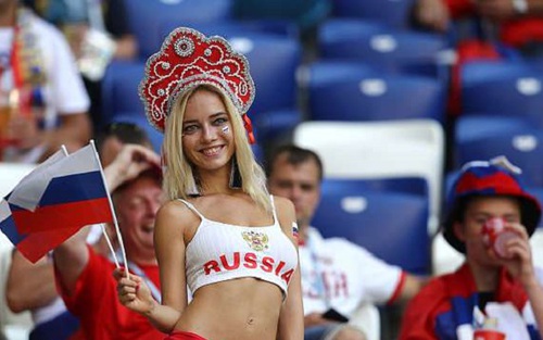 CĐV Nga nóng bỏng nhất World Cup phủ nhận là sao phim khiêu dâm