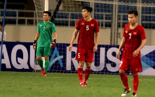 Với 3 'tòa tháp' ở hàng thủ, U23 Việt Nam không còn ngán bóng bổng