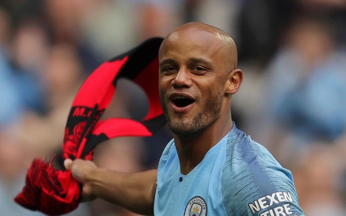 Vincent Kompany nhận tin 'sét đánh' sau thông báo rời Man City