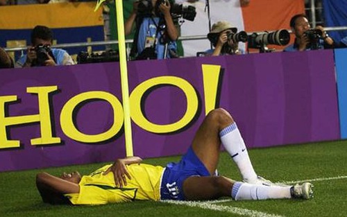 Ngày này năm xưa: Rivaldo thực hiện màn ăn vạ thô thiển ở World Cup 2002