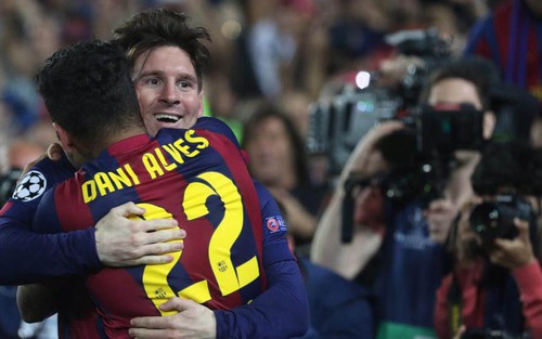 Dani Alves tiết lộ về lời khuyên giúp Messi quyết định ở lại Barcelona