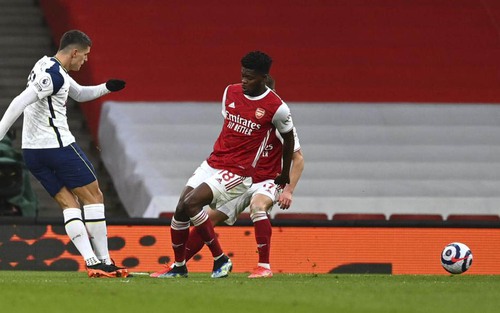 Fan đòi trao giải Pukas cho Lamela sau cú Rabona vào lưới Arsenal