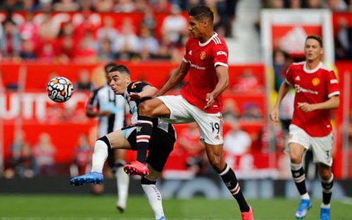 Đối thoại Varane: 'Đưa MU trở lại đỉnh cao là thách thức lớn với tôi'