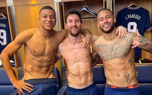 Hàng công của PSG được so sánh với bộ ba MU