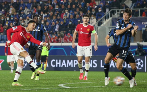 Atalanta 2-2 MU: Ronaldo lập cú đúp giải cứu 'Quỷ đỏ'