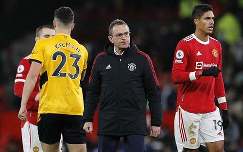 MU chìm trong hỗn loạn, cầu thủ không còn nghe lời Rangnick