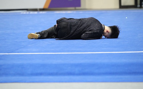 VĐV Wushu Việt Nam đổ gục trên sân đấu, lỡ cơ hội giành HCV