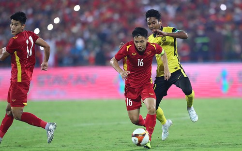 U23 Việt Nam: Hùng Dũng phải uống 3 chai nước để kiểm tra doping