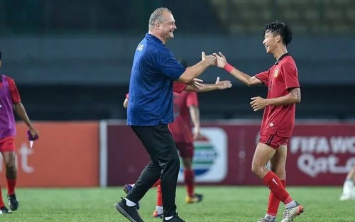 HLV U19 Lào chê CĐV Indonesia không nhiệt tình bằng khán giả Việt Nam