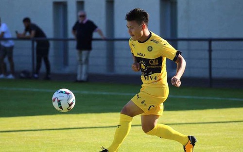 Pau FC đang 'chìm' dần, Quang Hải sẽ bật lên như thế nào?