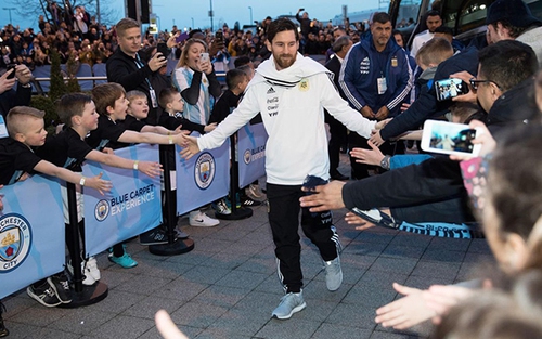 VIDEO: Manchester City hoàn tất việc chuẩn bị ra mắt Messi