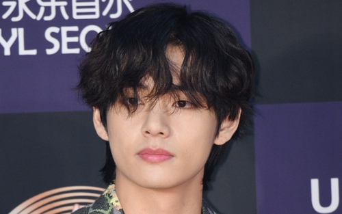 V BTS sở hữu thẻ đen quyền lực, chỉ 1.000 người Hàn có