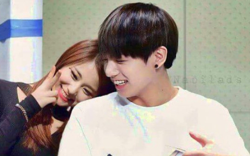 Loạt khoảnh khắc giữa BTS và Twice khiến fan 'trụy tim'