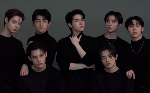 Netizen nhận xét gì về boygroup đàn em mới của BTS