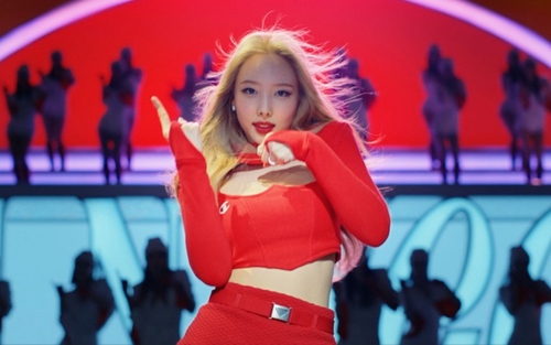 Nayeon Twice ra mắt solo thành công rực rỡ với MV 'POP!'