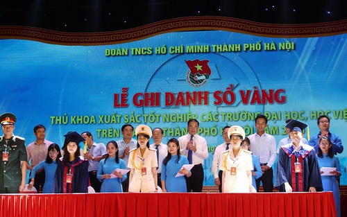 Hà Nội: 88 thủ khoa xuất sắc năm 2020 được ghi danh sổ vàng