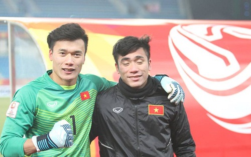 Đức Chinh mừng sinh nhật Tiến Dũng theo cách 'bá đạo'