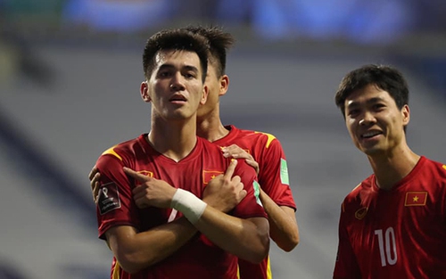Bóng đá Việt Nam hôm nay: ĐT Việt Nam đấu ĐT Trung Quốc (VTV5, VTV6, 0h00 ngày 8/10)