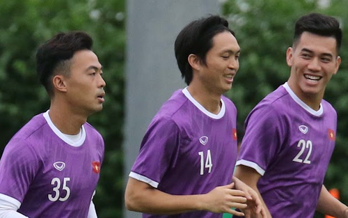 AFF Cup 2021 hôm nay: Tuyển Việt Nam tập hồi phục. Hoàng Anh được phép sang Singapore