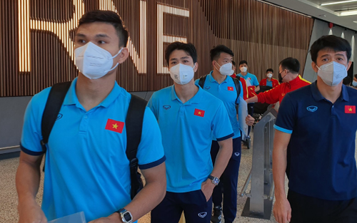Bóng đá Việt Nam hôm nay: Thầy trò HLV Park Hang Seo âm tính với COVID-19