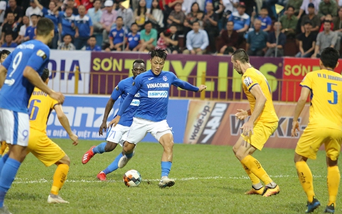 Chuyển nhượng V-League: Mạc Hồng Quân trễ hẹn Than Quảng Ninh vì lý do đặc biệt