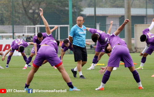 Bóng đá Việt Nam hôm nay: HLV Park Hang Seo 'thiết quân luật'