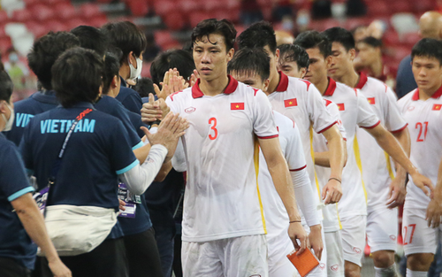 AFF Cup 2021 hôm nay: Tuyển Việt Nam chưa thể về nước. HLV Park Hang Seo chia tay 2 trợ lý