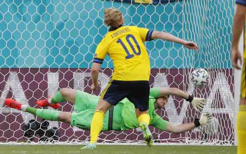 Thụy Điển 1-0 Slovakia: Forsberg ghi bàn trên chấm 11m, Thụy Điển vươn lên dẫn đầu bảng E