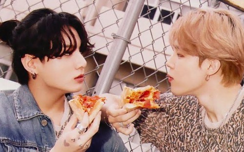 BTS: Jungkook cười đùa chẳng cần giữ ý khi ở bên Jimin