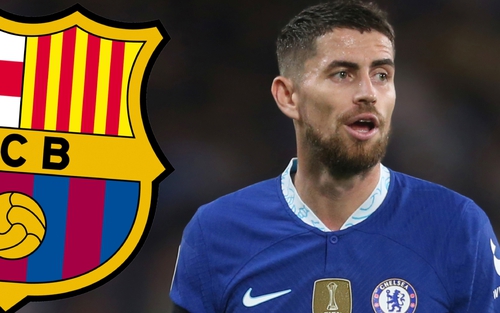 Barca nhắm Jorginho thay thế Busquets