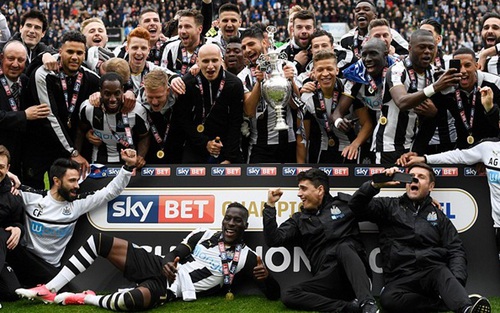 Newcastle vô địch Championship, Benitez trở lại Premier League đối đầu các siêu HLV