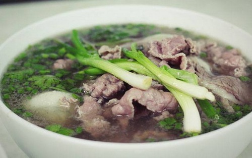 Top 4 quán phở ‘đắt xắt ra miếng’ cực đông khách ở Hà Nội