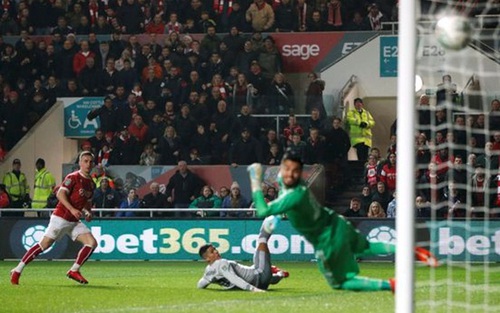 ĐIỂM NHẤN Bristol 2-1 M.U: Ibrahimovic vẫn rất quan trọng nhưng Pogba gây thất vọng