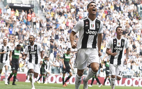 Juventus 2-1 Sassuolo: Ronaldo lập cú đúp, Juve xây chắc ngôi đầu (KT)