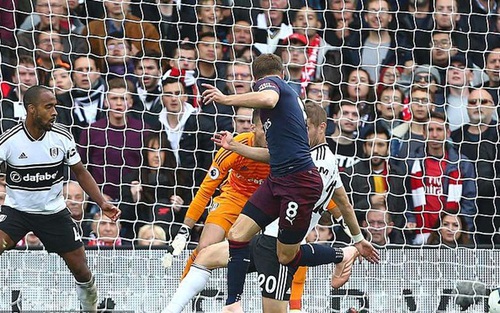 VIDEO: Ramsey ghi bàn ngoạn mục sau pha phối hợp như mơ của Arsenal
