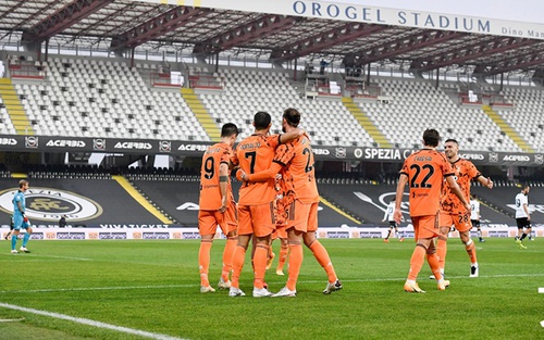 Spezia 1-4 Juventus: Ronaldo lập cú đúp ngày tái xuất, Juventus lên nhì bảng