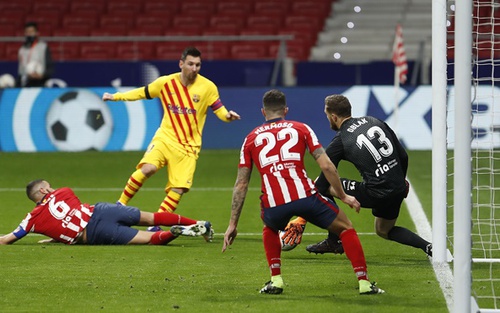 Atletico 1-0 Barcelona: Messi im tiếng, Barcelona lại thua, tụt xuống thứ 10 La Liga