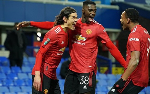 ĐIỂM NHẤN Everton 0-2 MU: Martial hồi sinh ngoạn mục. Ai cản nổi MU?