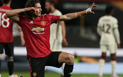 MU 6-2 Roma: Cavani đá như 'lên đồng', fan MU khẩn thiết kêu gọi giữ chân bằng được