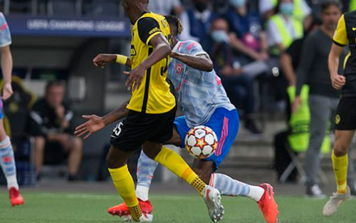 MU: Wan-Bissaka bị đuổi vì phạm lỗi thô bạo, Sancho ngậm ngùi rời sân