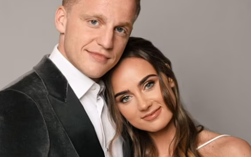 Van de Beek sắp có con đầu lòng, đàn anh khuyên đặt tên là... Ole Gunnar