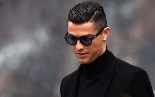 Ronaldo kiếm tiền từ Instagram nhiều gấp 3 lần lương 'khủng' ở MU